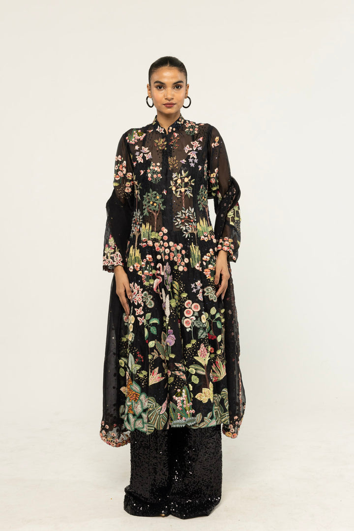 Verdure Hand-Embroidered Kurta Set in Black