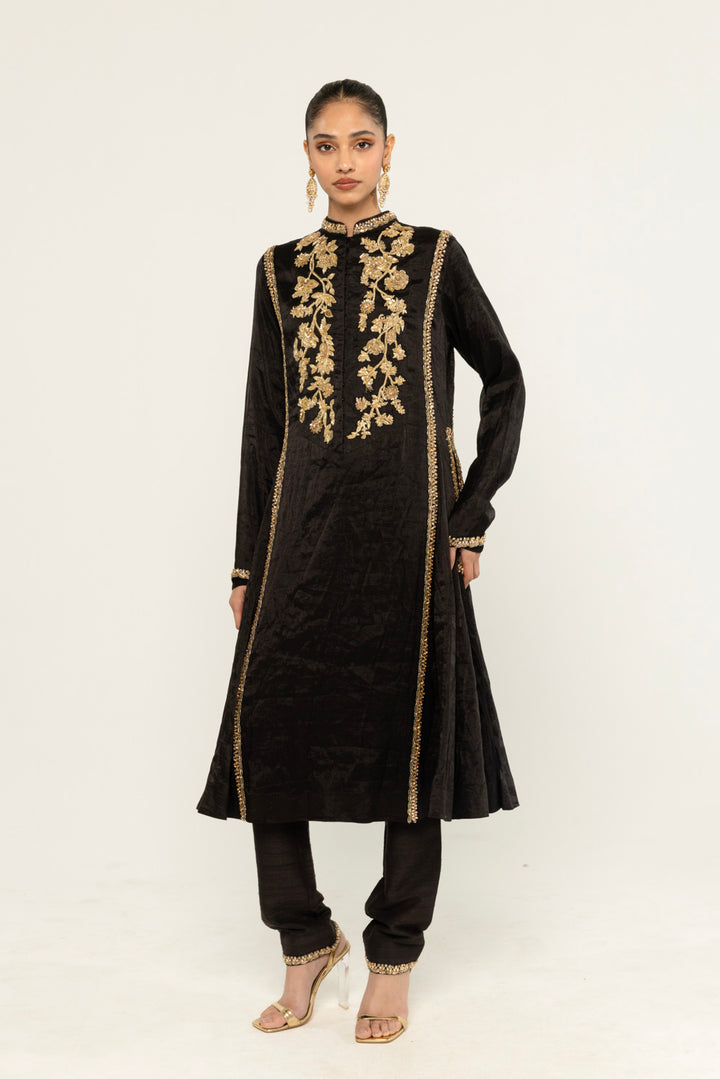 Anar Bel Hand-Embroidered Kurta Set in Black