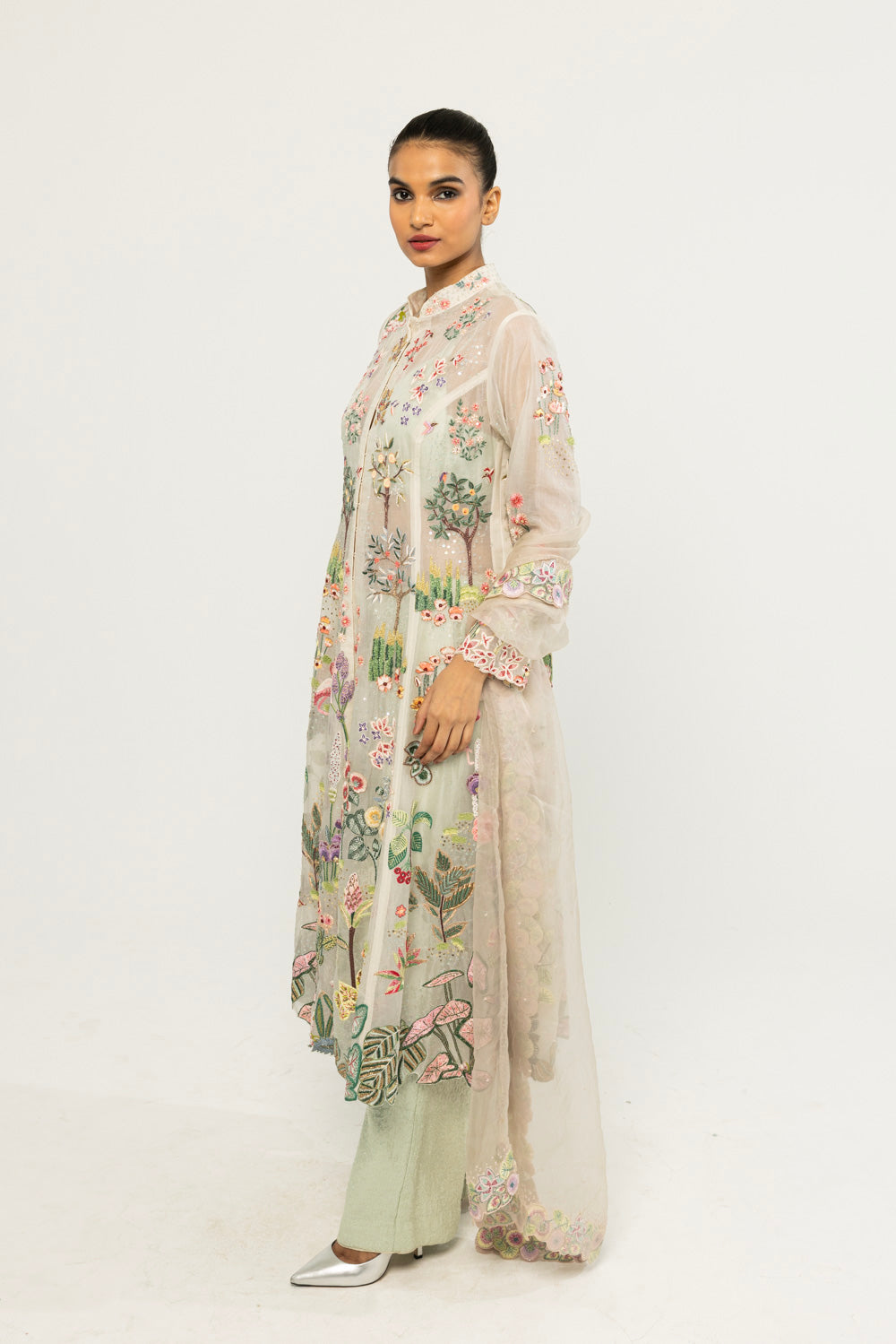 Verdure Hand-Embroidered Kurta Set in Ivory
