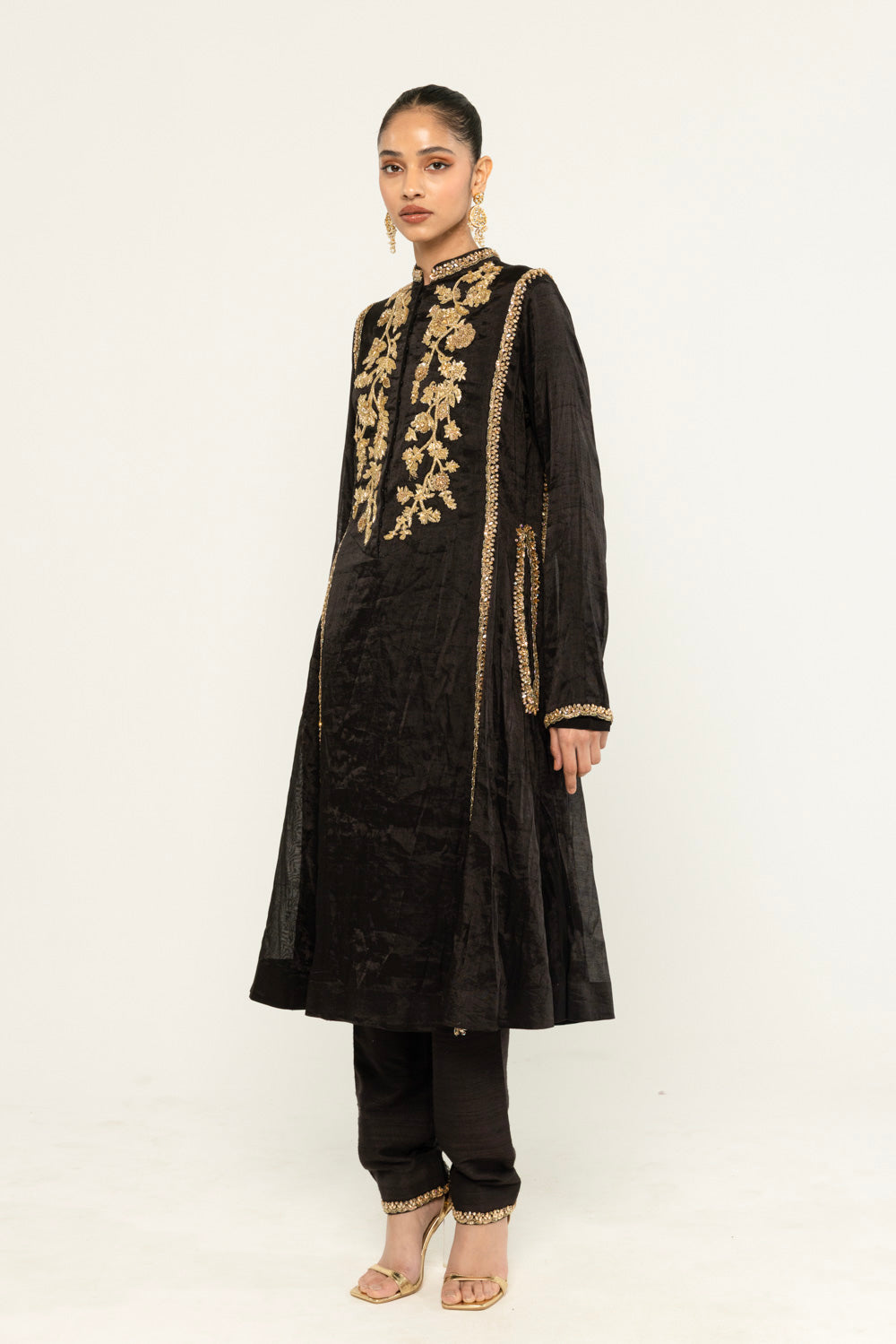 Anar Bel Hand-Embroidered Kurta Set in Black
