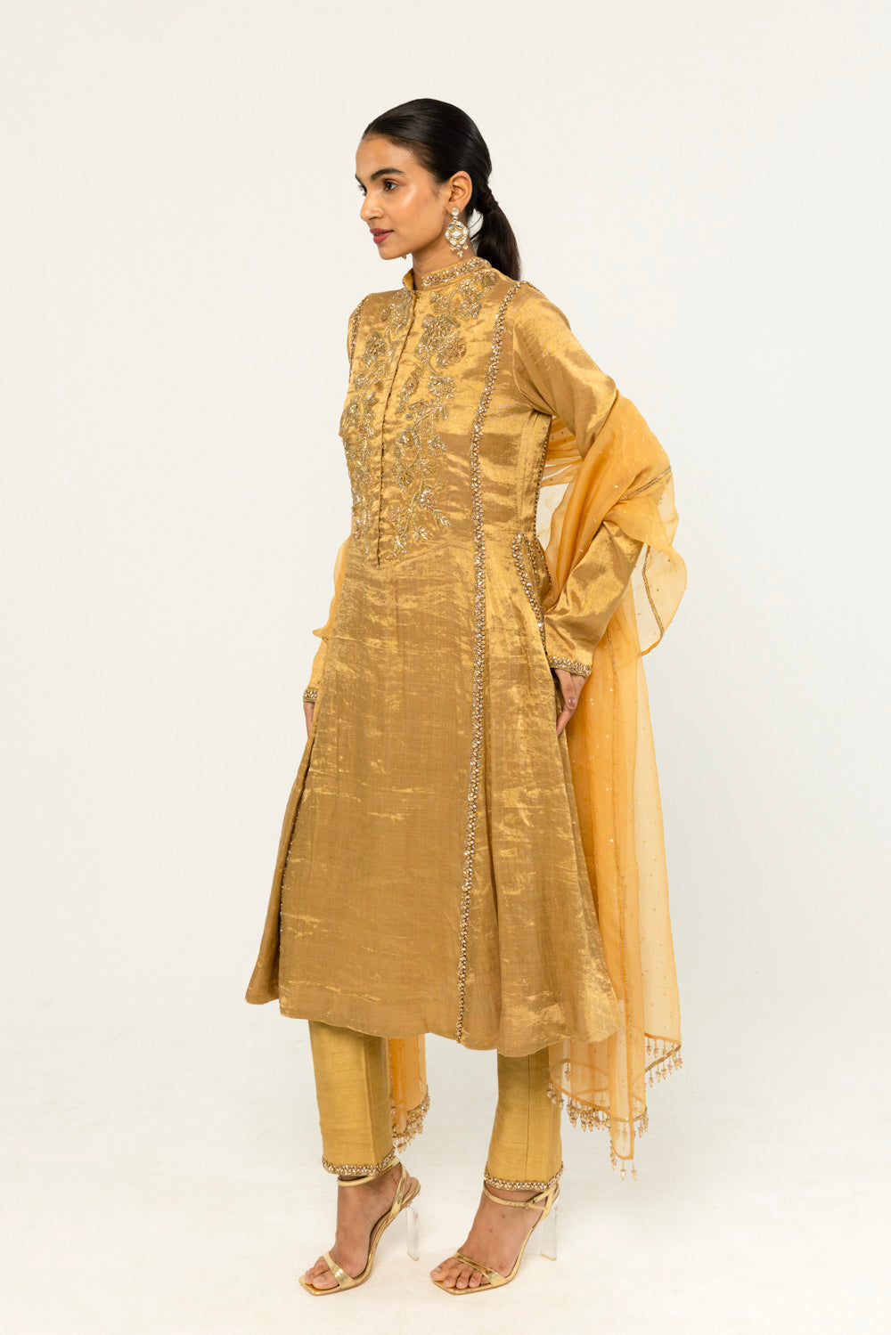Anar Bel Hand-Embroidered Kurta Set in Gold