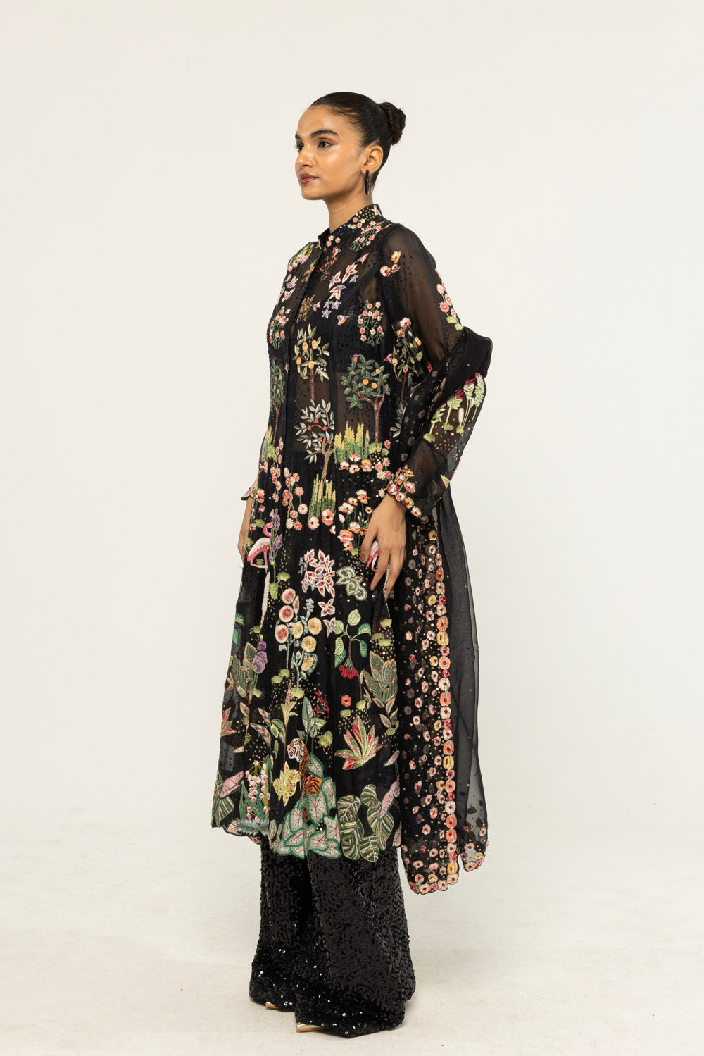 Verdure Hand-Embroidered Kurta Set in Black
