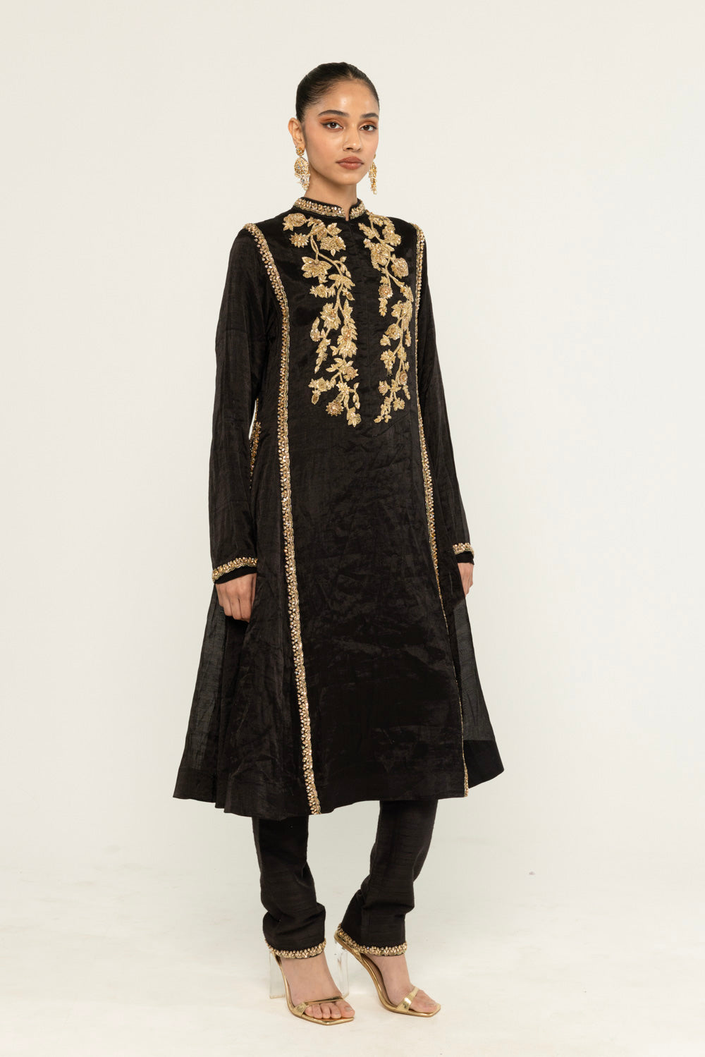 Anar Bel Hand-Embroidered Kurta Set in Black