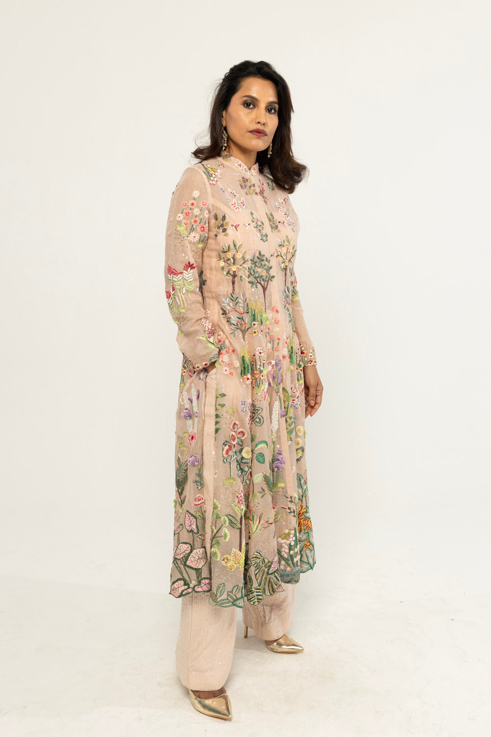 Verdure Hand-Embroidered Kurta Set in Pastel Peach