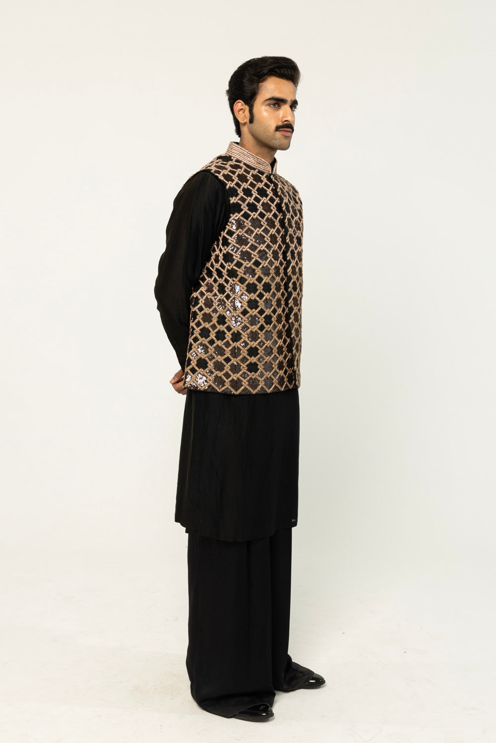 Lattice Hand-Embroidered Bandi in Black