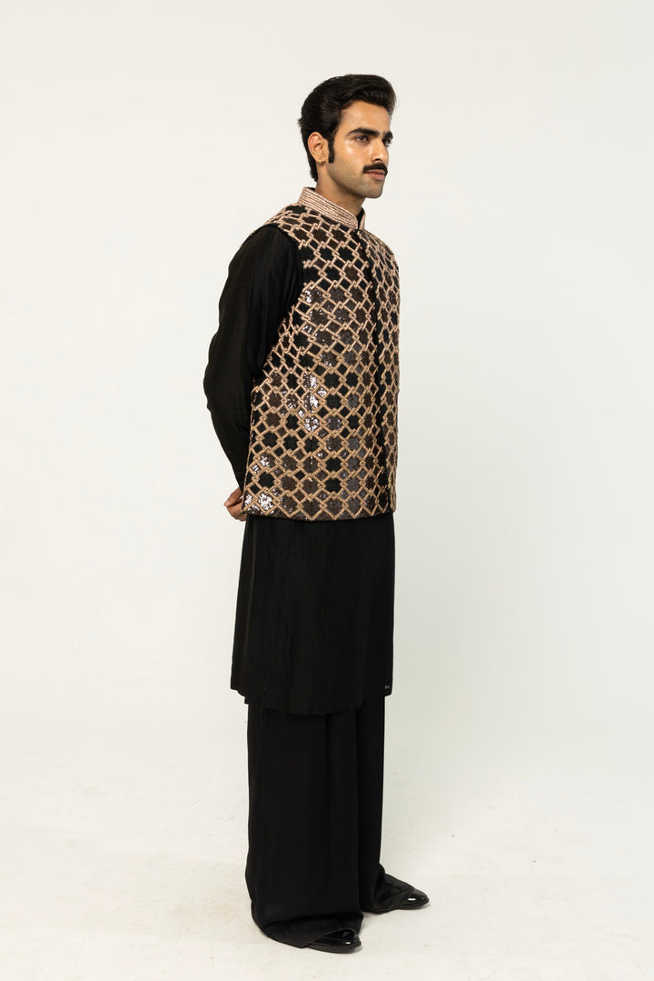 Lattice Hand-Embroidered Bandi in Black