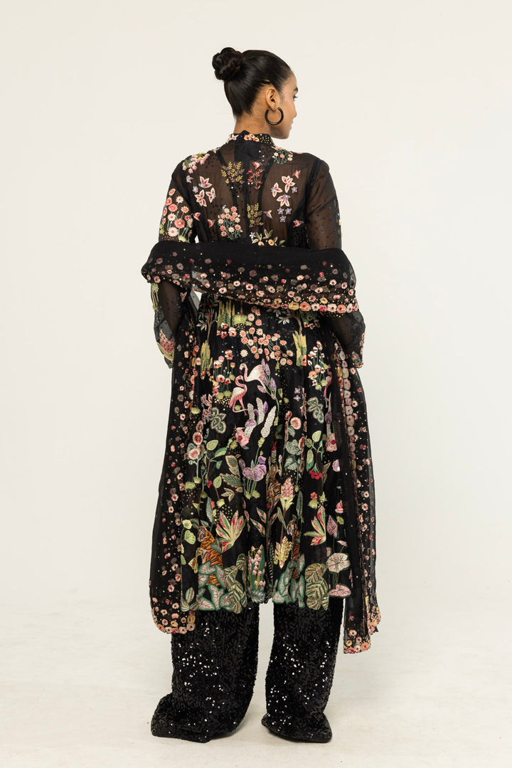 Verdure Hand-Embroidered Kurta Set in Black