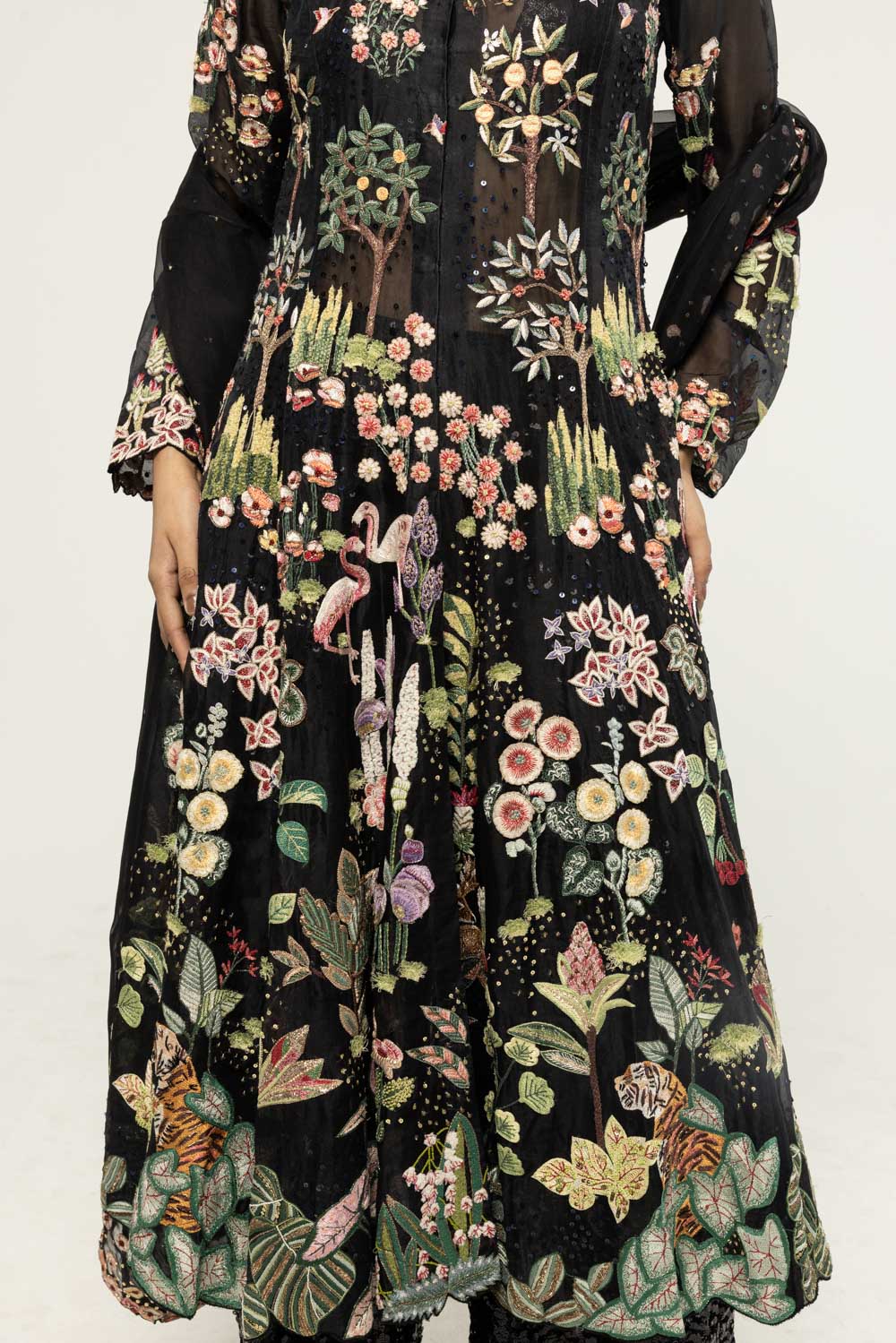 Verdure Hand-Embroidered Kurta Set in Black
