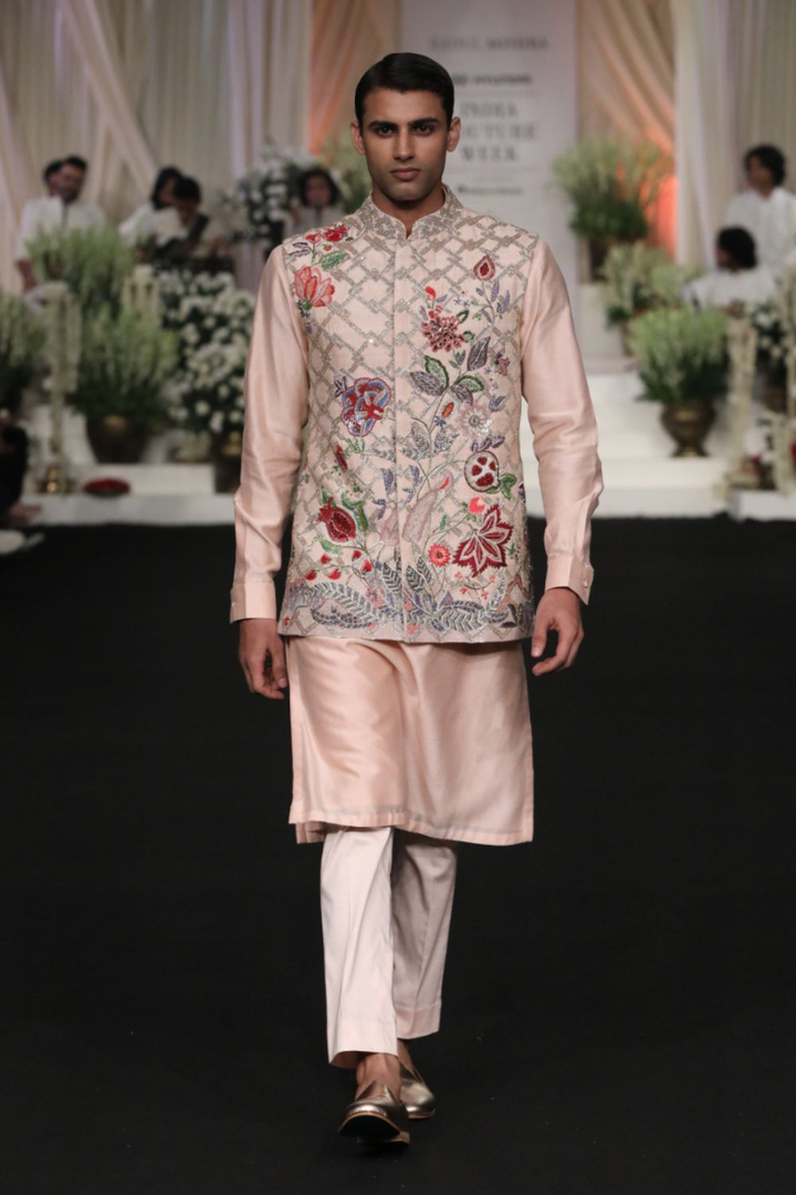 Anar Bel Hand-Embroidered Bandi in Blush Pink