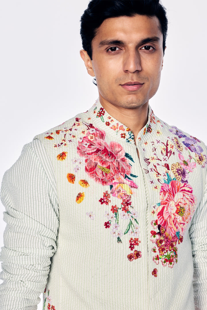 Bandi With Engineered Bouquet Embroidery In Mint