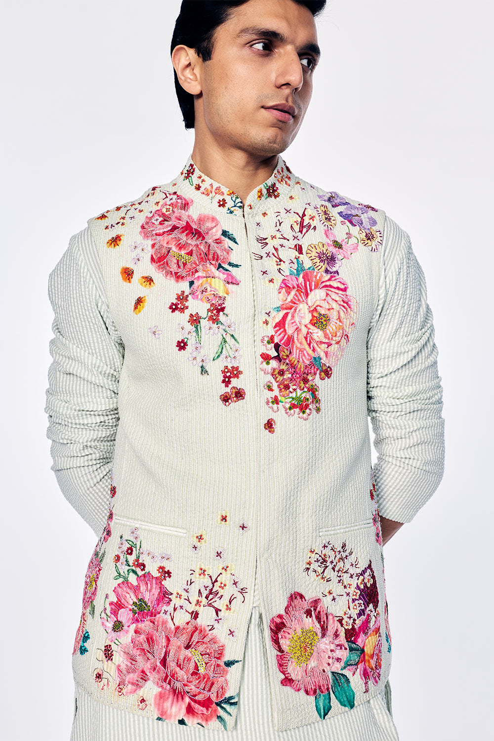 Bandi With Engineered Bouquet Embroidery In Mint