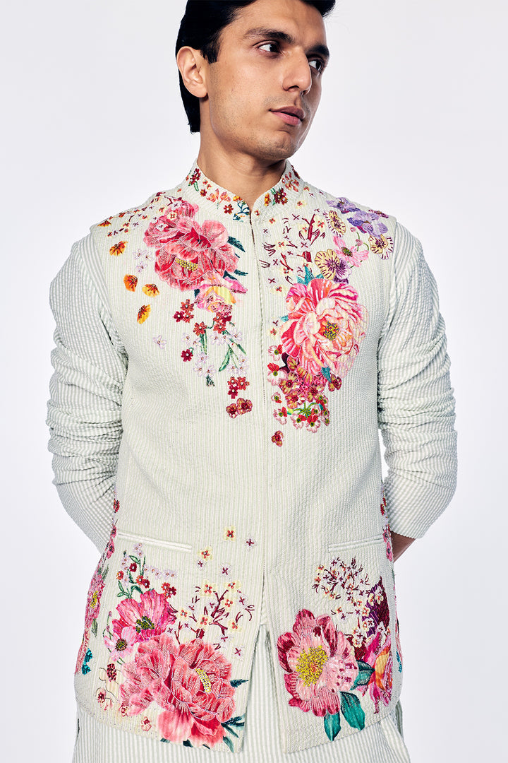 Bandi With Engineered Bouquet Embroidery In Mint