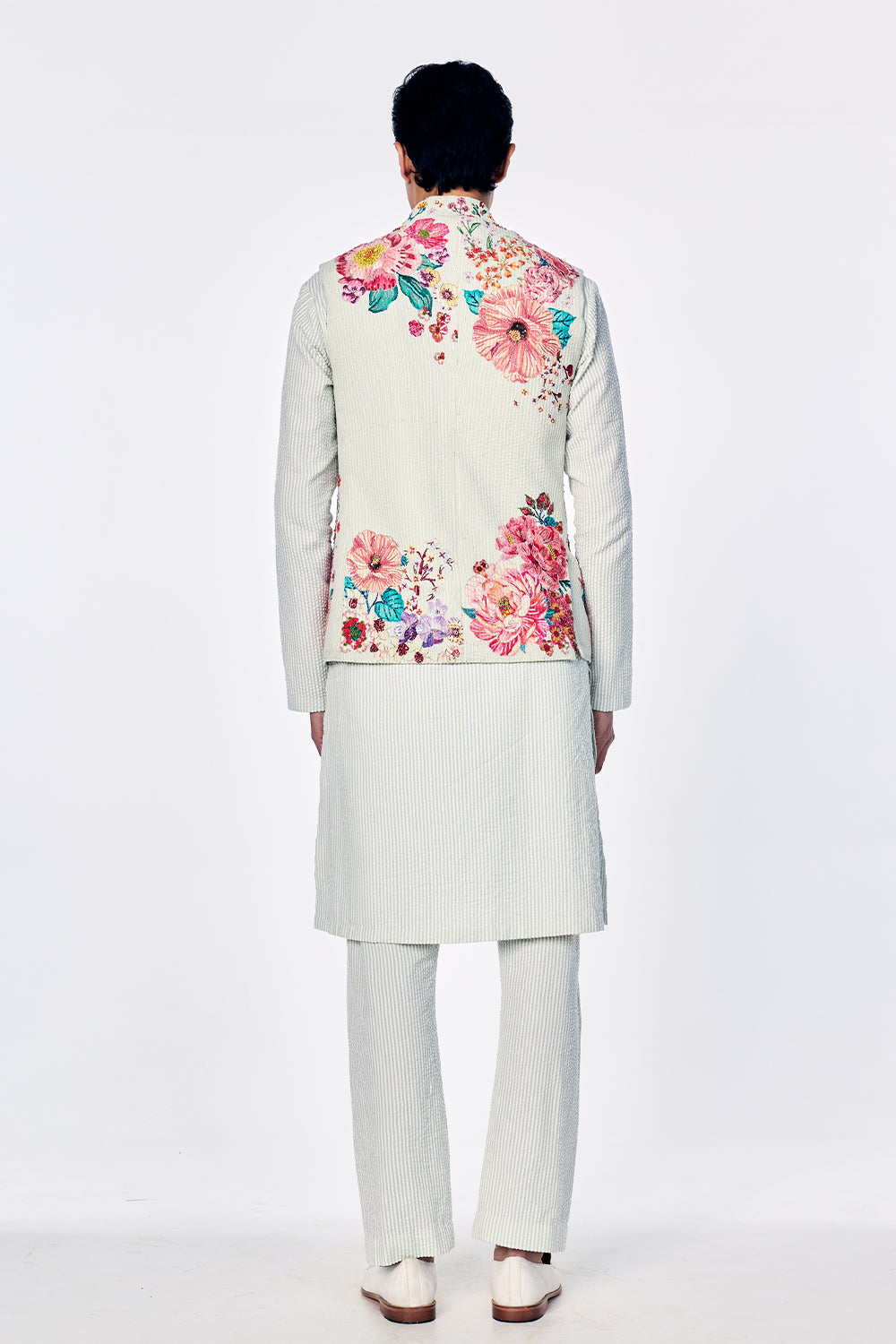 Bandi With Engineered Bouquet Embroidery In Mint