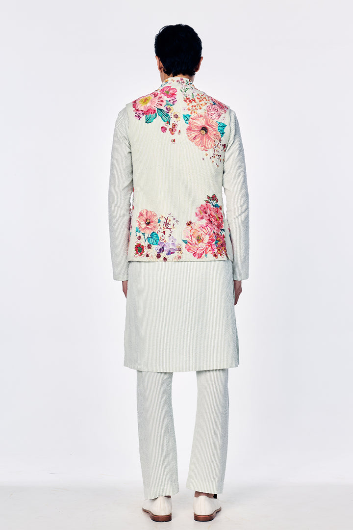 Bandi With Engineered Bouquet Embroidery In Mint
