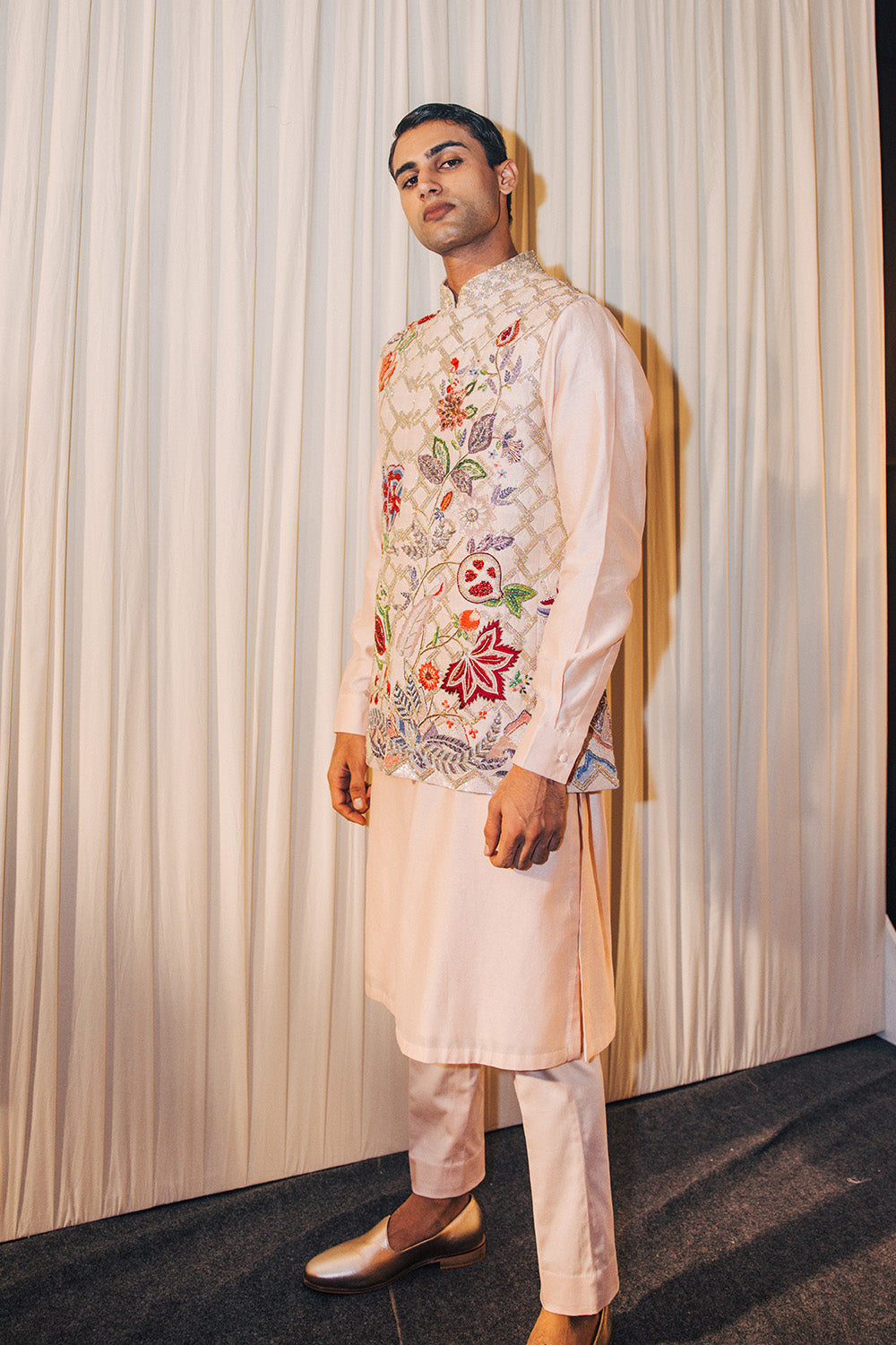 Anar Bel Hand-Embroidered Bandi in Blush Pink
