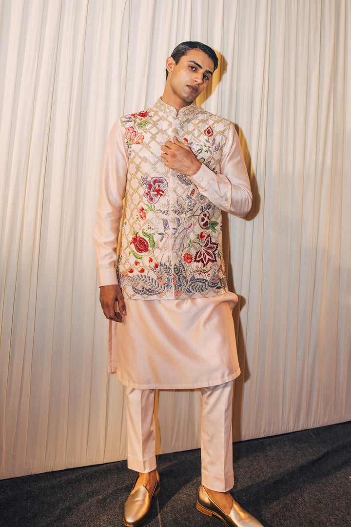 Anar Bel Hand-Embroidered Bandi in Blush Pink