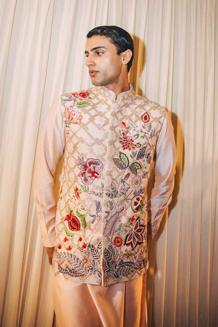 Anar Bel Hand-Embroidered Bandi in Blush Pink